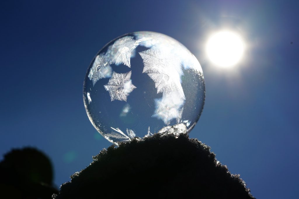 bola de cristal al sol