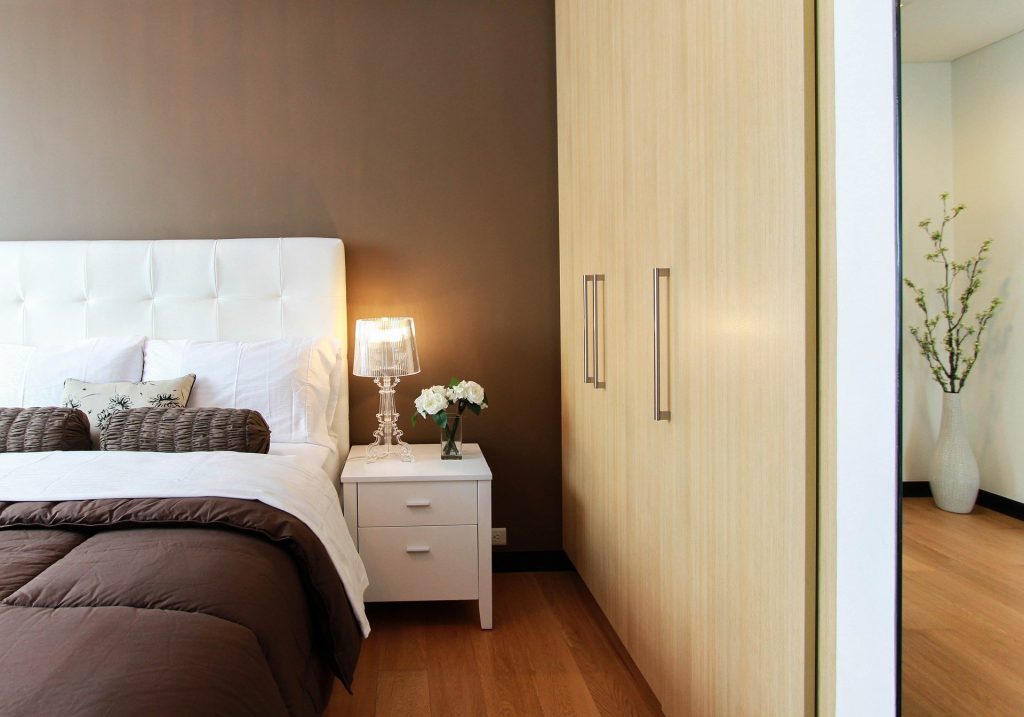 dormitorio tono marrón elemento tierra